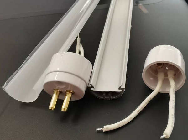 Buntáistí a bhaineann le Feadáin T5 faoi stiúir